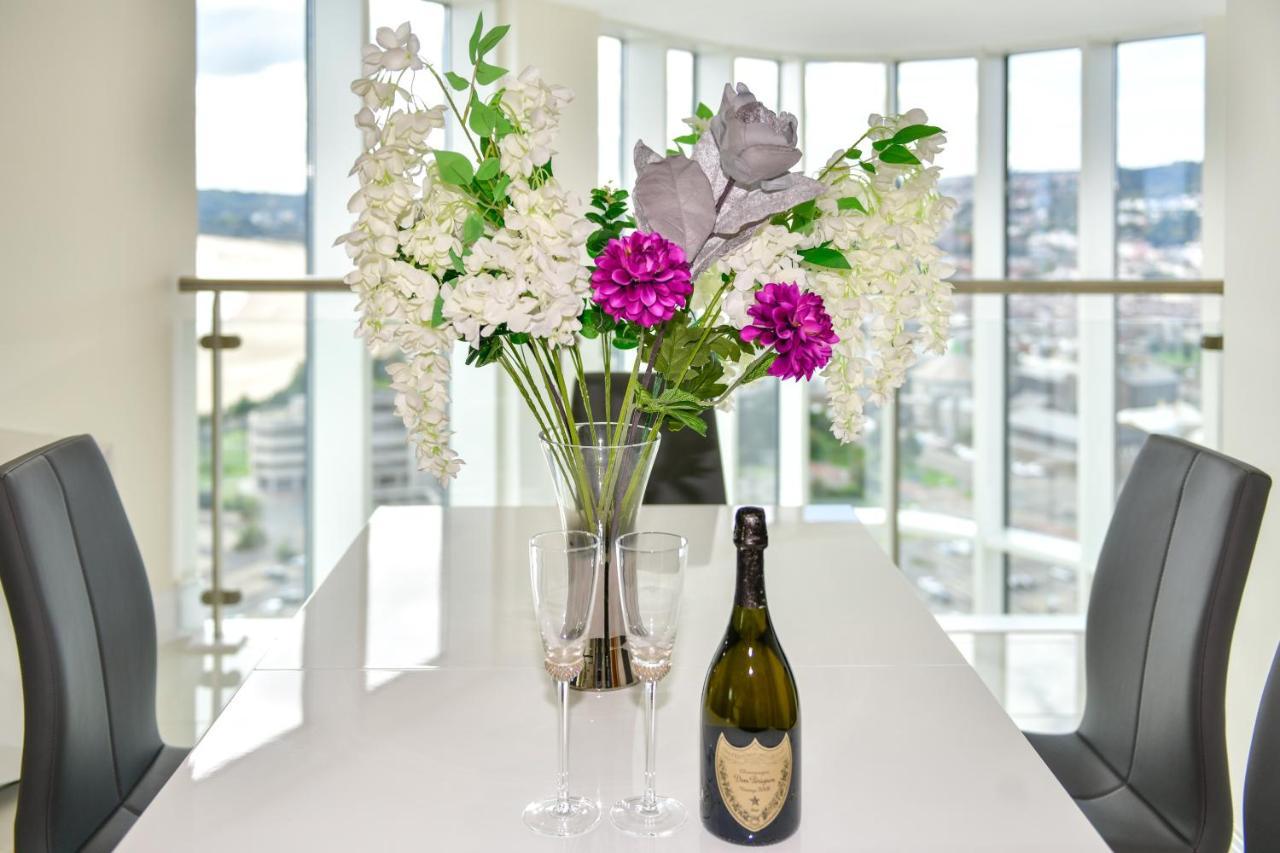 Just Stay Wales - Meridian Quay Penthouses Swansea Exteriör bild