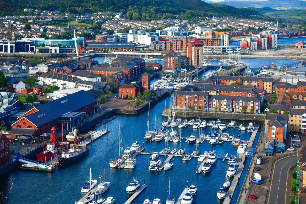Just Stay Wales - Meridian Quay Penthouses Swansea Exteriör bild